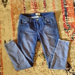 Light-wash Frayed Skinny Jeans